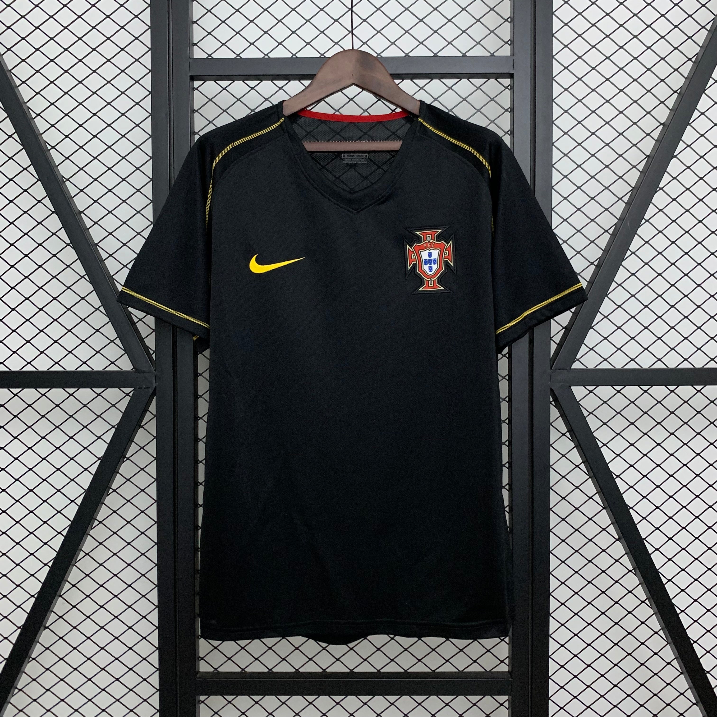Camisola Portugal II Retro 2006 - Preto