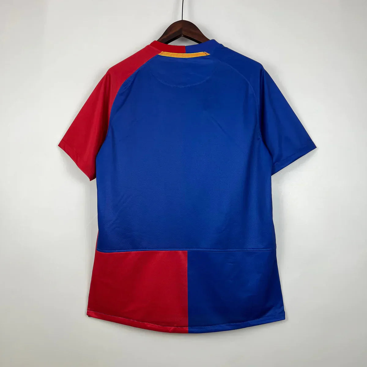 Camisola Barcelona Retrô com Patch UEFA 2008/2009 - Azul e Vermelho