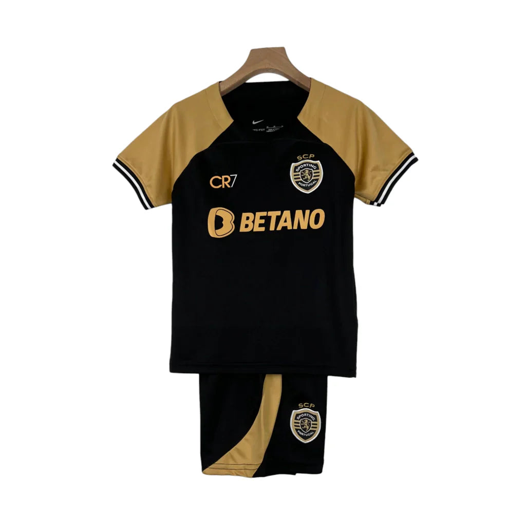 Kit Infantil Sporting CR7 23/24 - Preto e dourado