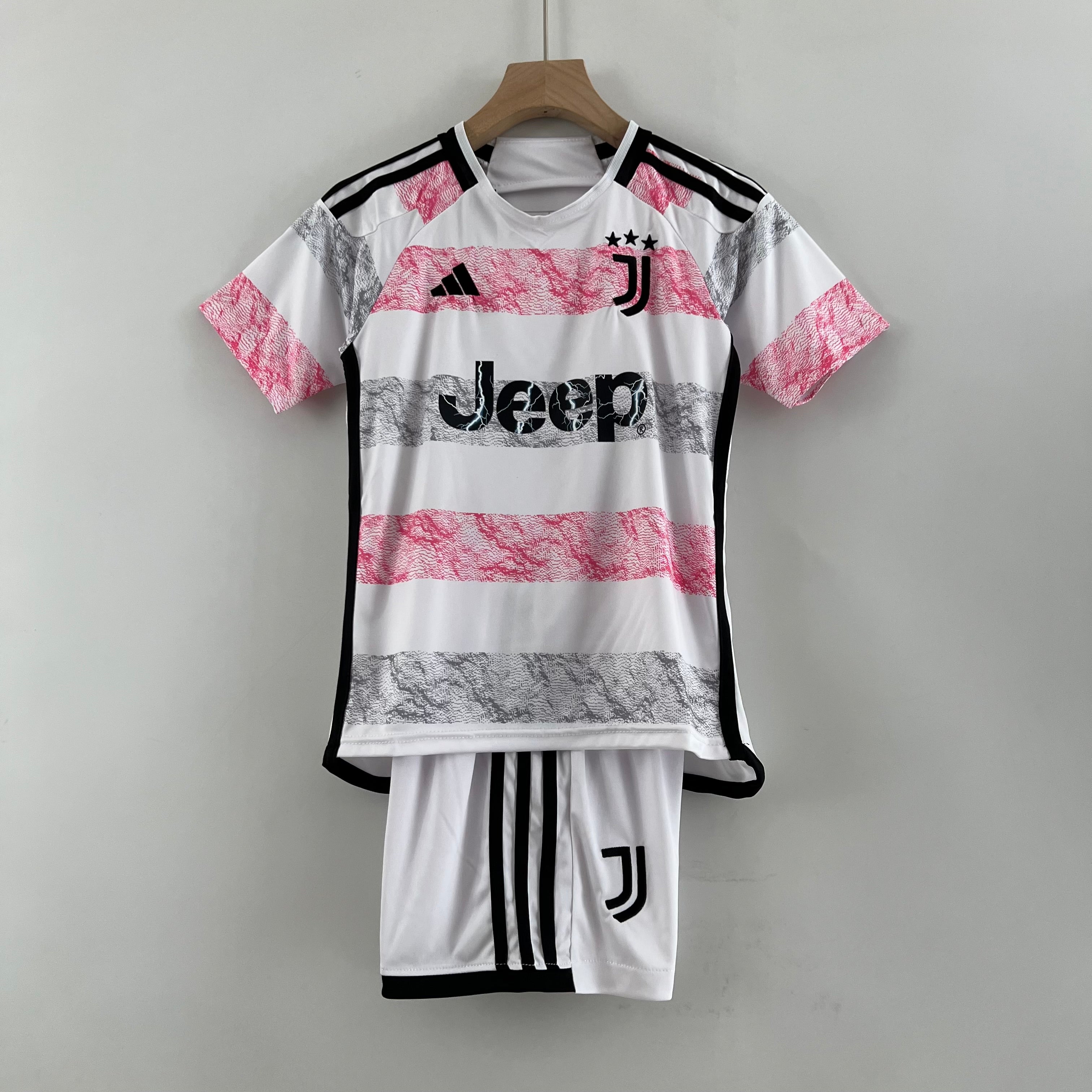 Kit Infantil Juventus II 23/24 - Preto, Branco e Rosa